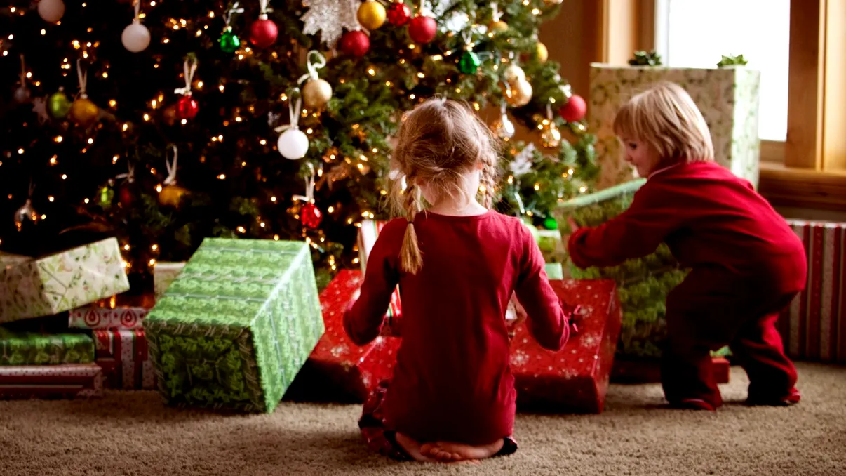 Regula celor patru cadouri de Crăciun pentru copii. Orice mamă ar trebui să ţină cont de ea când cumpără daruri