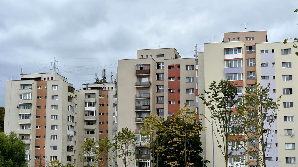 Reparația acoperișului la bloc: cine plătește și ce drepturi au proprietarii, conform legii