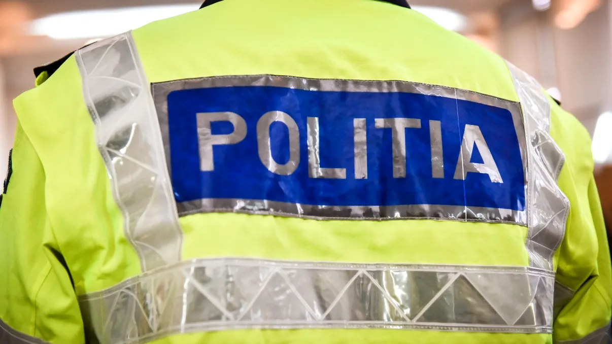 Semnalele poliţiştilor din intersecţii. Când trebuie să opreşti maşina sau să măreşti viteza