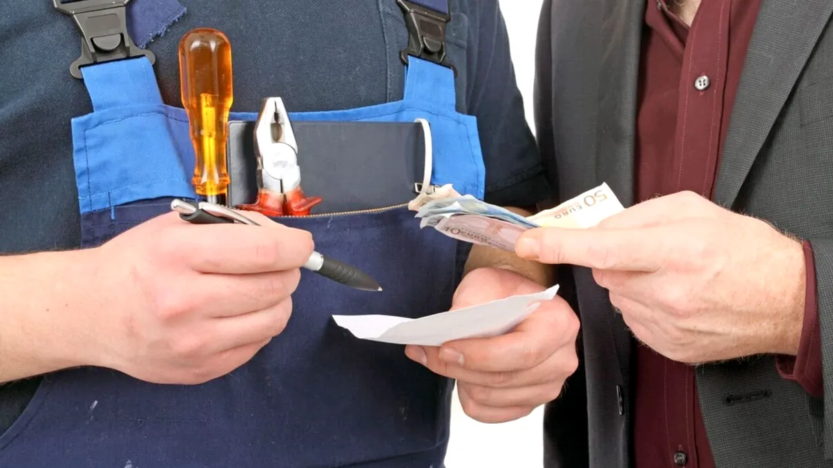 Amendă de 1.000.000 de lei pentru românii care lucrează fără acte în regulă. Ce spune legea despre munca „la negru” și „la gri”