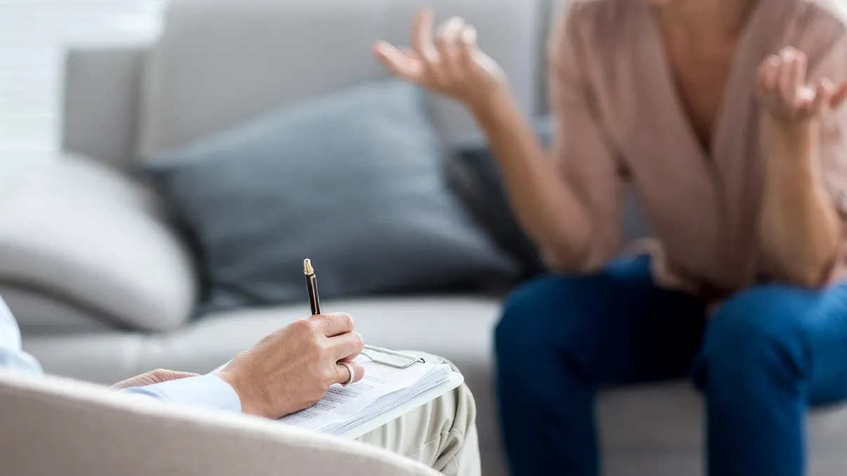 Mintea vrea schimbare, dar creierul nu cooperează: de ce uneori psihoterapia e blocată