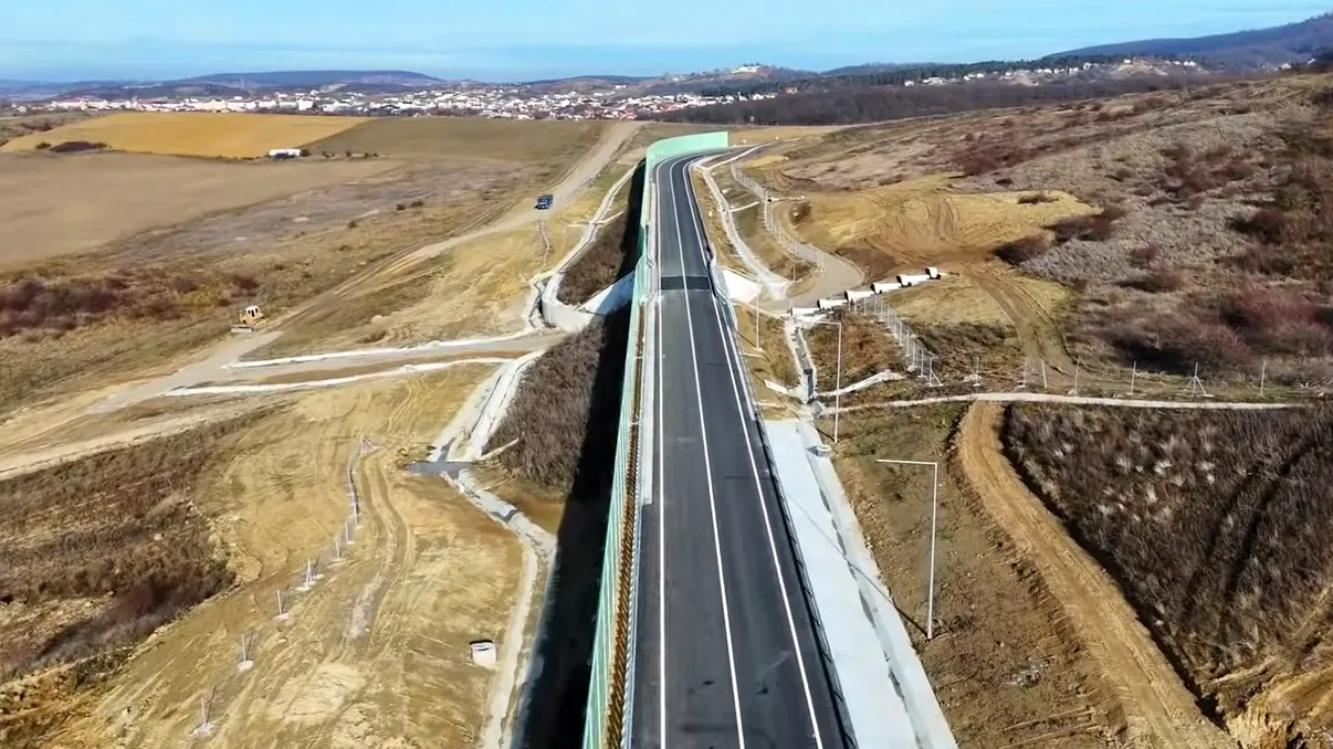 Se deschide circulației primul drum făcut de chinezi în România. Zona în care a fost construită șoseaua