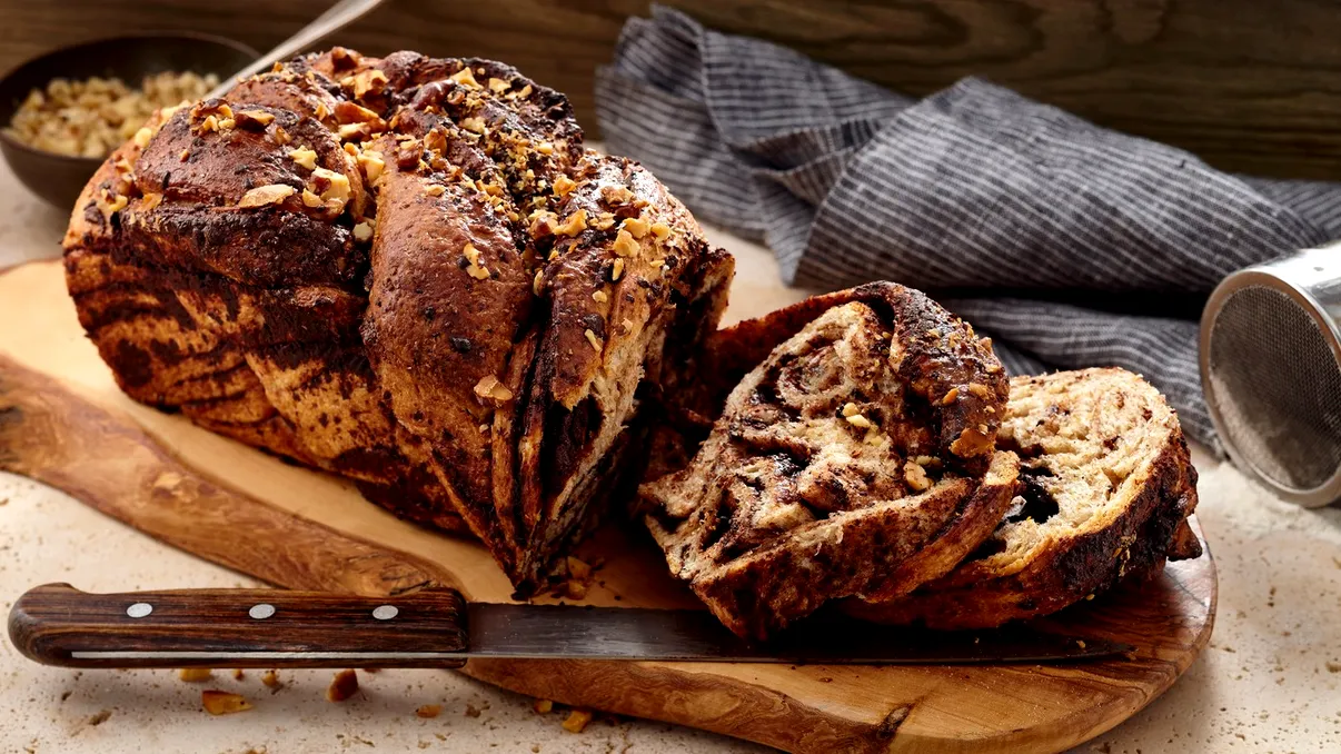 Cât costă cozonacul la Lidl, Kaufland, Carrefour și brutării. Cele mai ieftine variante pentru masa de Crăciun 2025