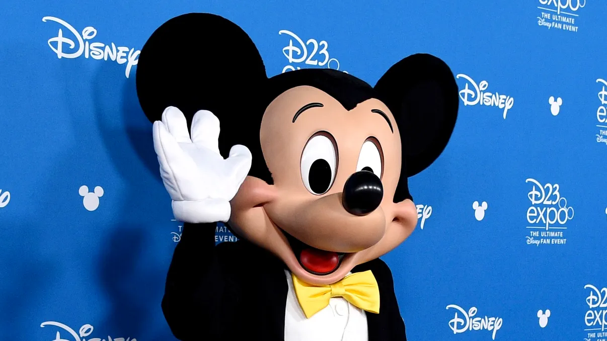 Disney investește 1 miliard de dolari în OpenAI și deschide accesul la personaje iconice pentru Sora