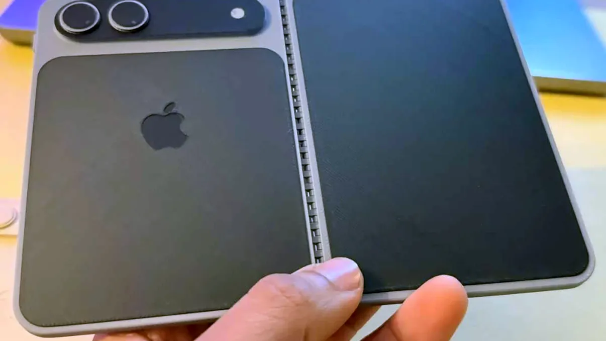 iPhone pliabil scapă pe internet, după apariția unor imagini-spion. Apple ar pregăti un telefon foldabil în „stil carte”