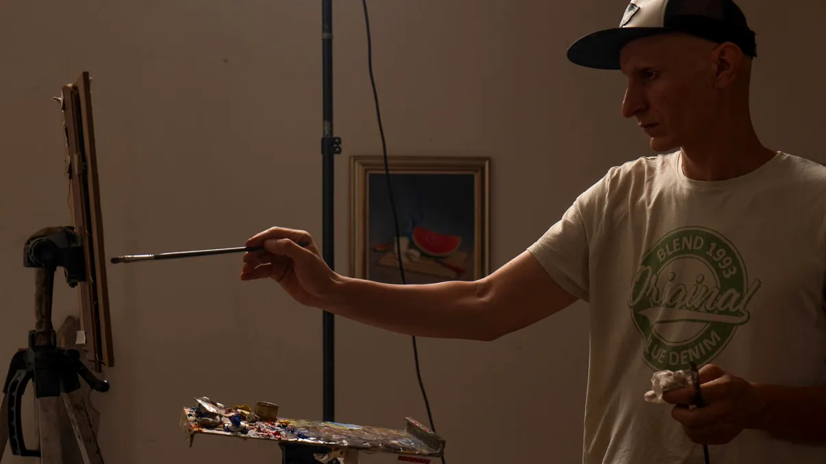 INTERVIU Lucian Prună, pictorul care a făcut din micii românești o operă de artă și a cucerit internetul