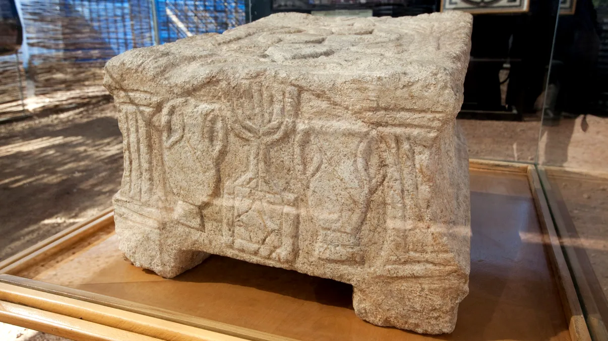 Descoperire rară în Israel: cel mai vechi sfeșnic evreiesc, vechi de 2.000 de ani