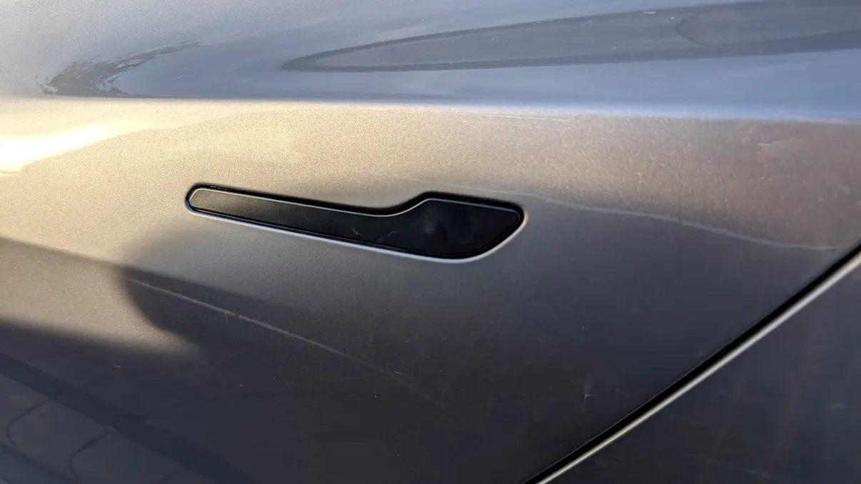 Țara care interzice mânerele electrice de tip Tesla: decizia care schimbă designul global al mașinilor electrice