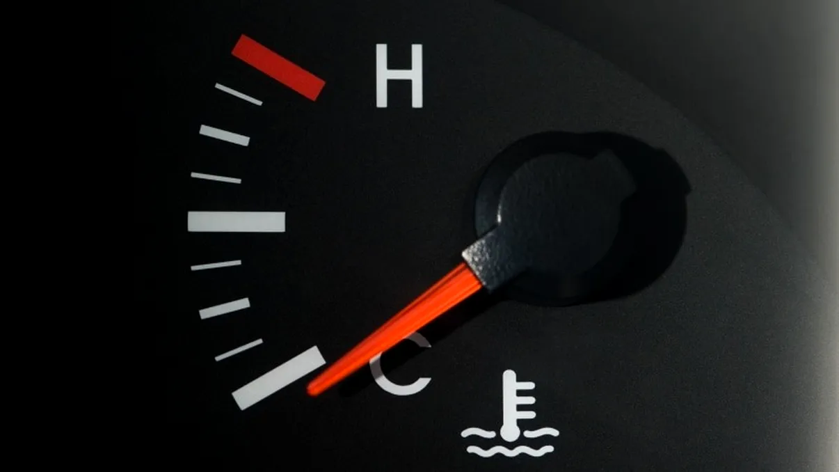 Martor temperatură motor: ce verifici în primele 2 minute ca să nu faci avarie majoră
