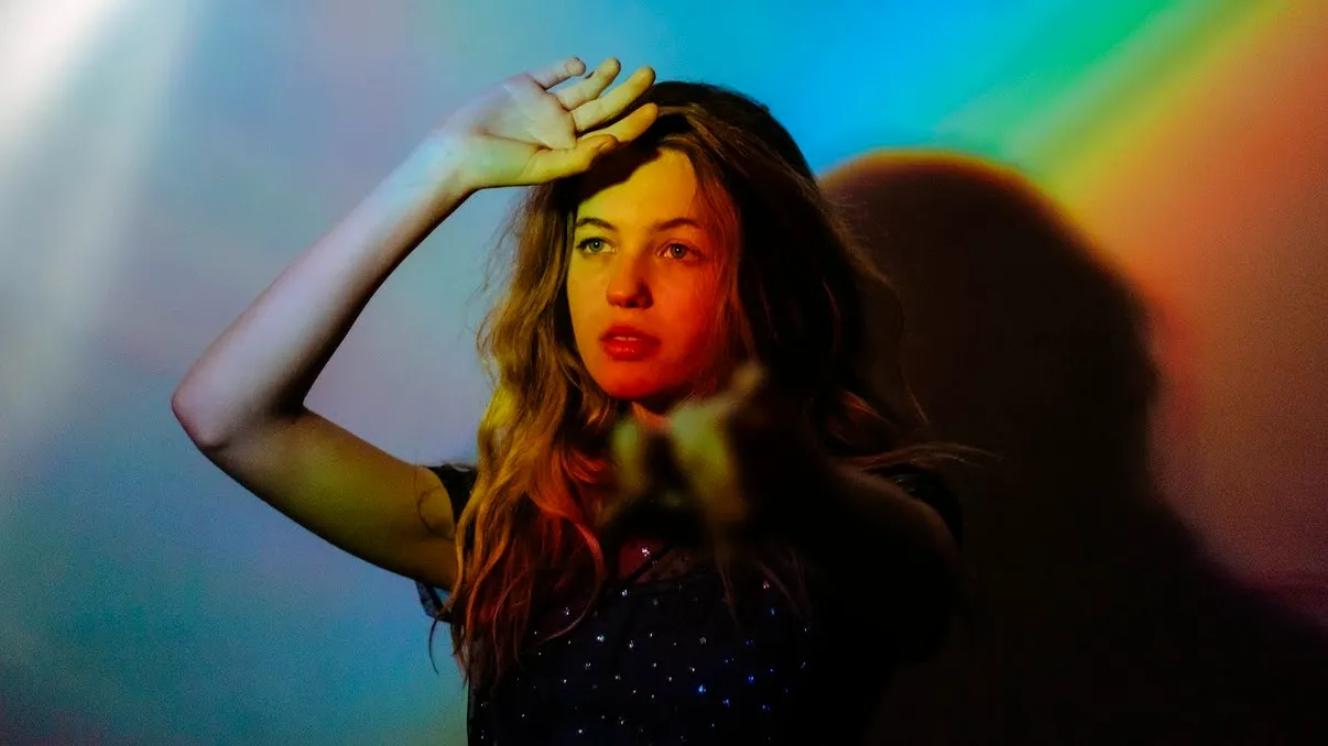 Lumina din spate nu te mai învinge: cum obții un portret perfect în contralumină