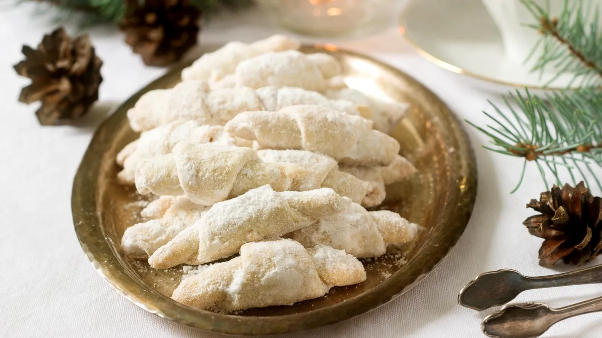 Ingredientul care face cornuleţele să fie fragede ca în copilărie. Doar bucătăresele iscusite îl mai folosesc