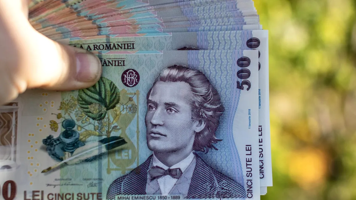 Guvernul prelungește cumulul pensiei cu salariul și în 2026. Domeniile în care este valabilă legea