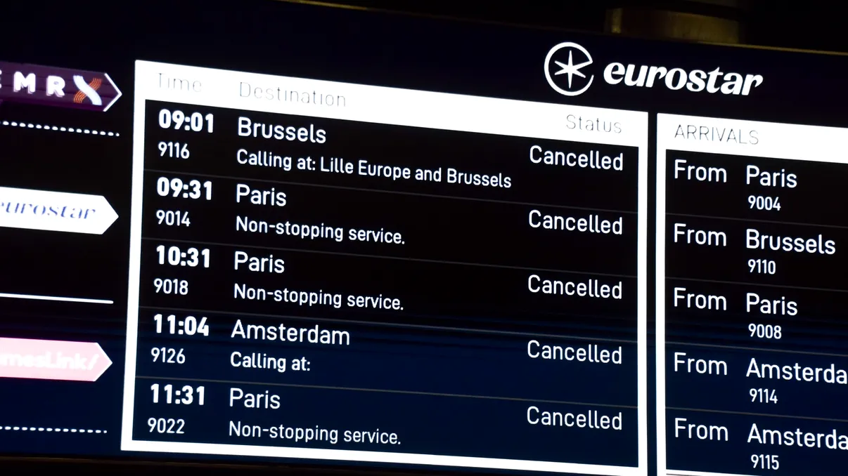 Haos pe una dintre cele mai aglomerate rute europene. Eurostar suspendă toate trenurile între Londra și marile capitale ale Europei