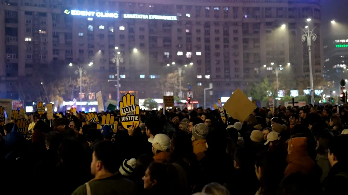 Protestele pentru independența justiției continuă pentru a patra zi. Aproximativ 1.000 de oameni, în Piața Victoriei