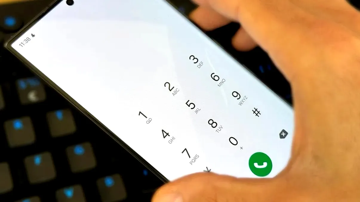 Apel SPAM pe telefon? Greșeala aparent banală care te transformă într-o țintă pentru escroci