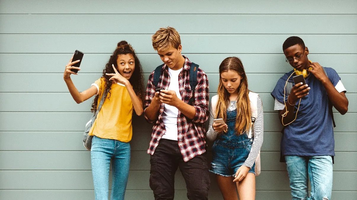 Ministrul Educației avertizează: controlul parental, nu interdicțiile totale, este soluția pentru accesul adolescenților la rețelele sociale