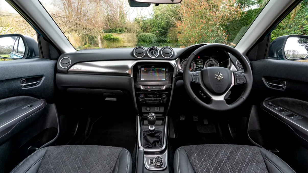 Ce trebuie să știi despre mașinile cu volan pe dreapta în 2025: înmatriculare și restricții