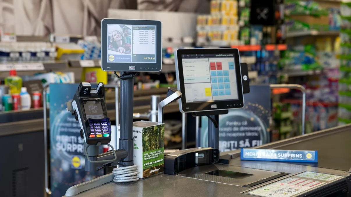 „Schema” care funcționează la Lidl, Kaufland și Carrefour înainte de Crăciun. Cum scurtezi timpul de stat la coadă