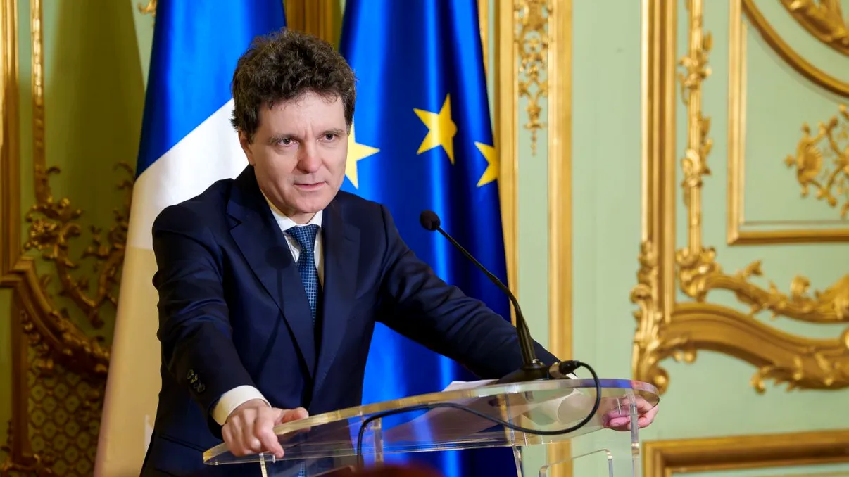 Nicușor Dan pleacă în SUA cu un avion privat deținut de Ion Țiriac. Cât costă zborul dus-întors