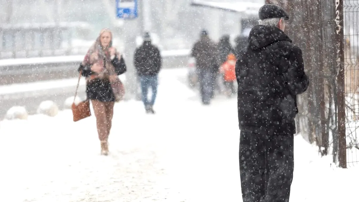 Un nou ciclon lovește România. Nu scăpăm de ninsori și ger. De când cresc temperaturile