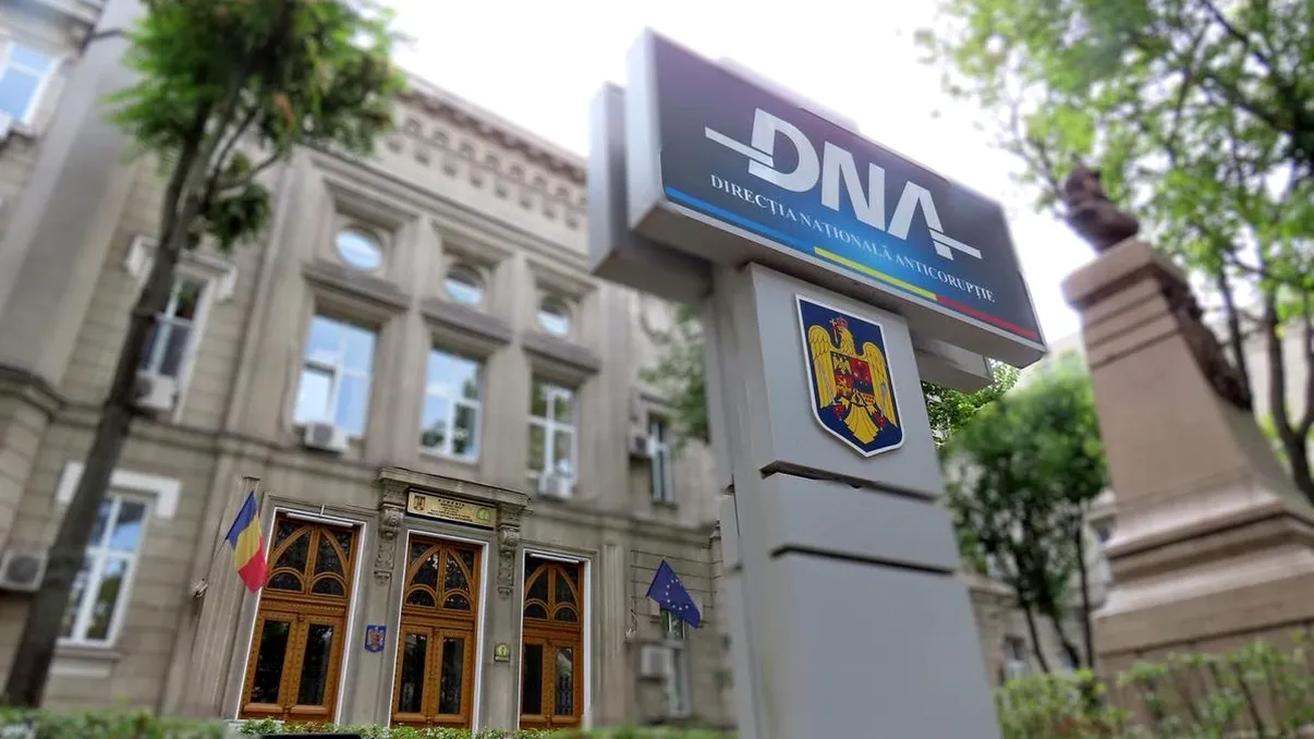 Cine este avocata prinsă în flagrant luând 60.000 de euro mită. I s-a făcut rău la DNA