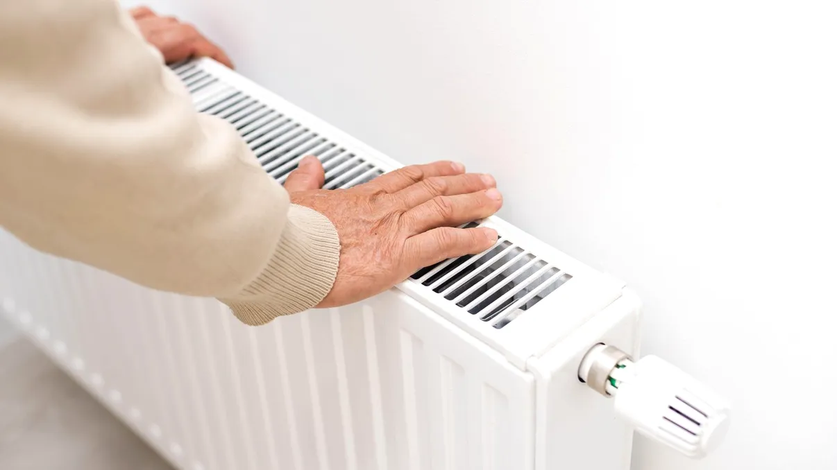 Cum să încălzești apartamentul cu 2°C fără să deschizi mai mult caloriferele – soluția ingenioasă