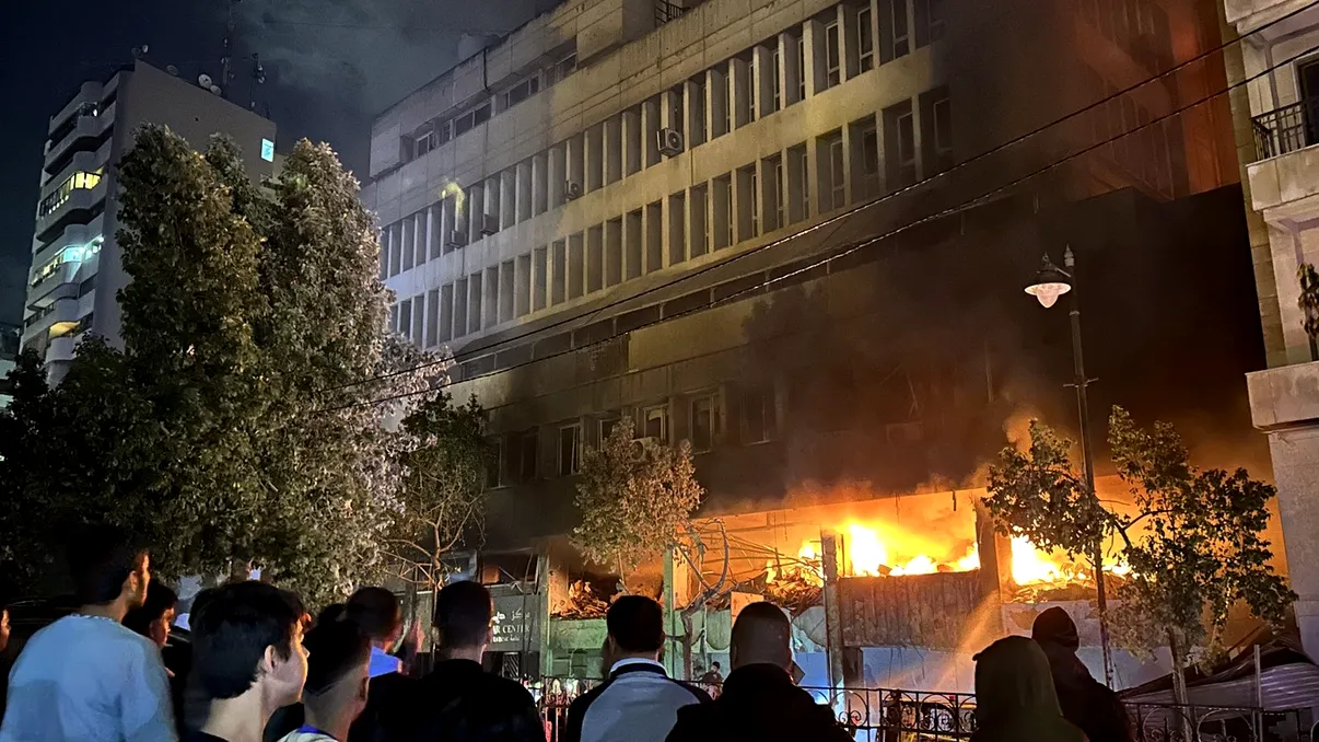 Filmul tragediei din Elveţia. Momentul care a provocat haosul în barul din Crans-Montana, mărturii dureroase ale supravieţuitorilor