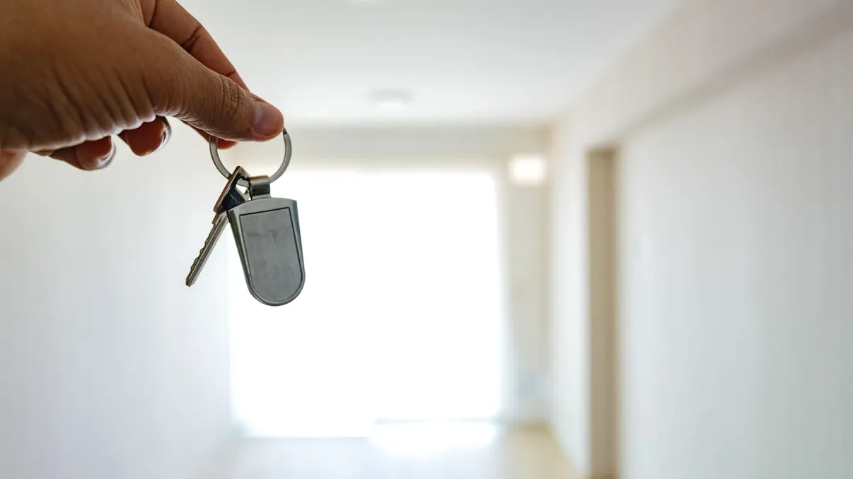 Închirierea apartamentului în regim hotelier: ce obligații legale au proprietarii și ce riscuri apar dacă nu sunt respectate