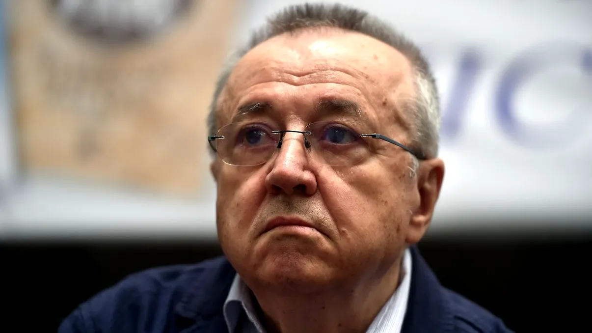 Ion Cristoiu, transportat de urgență la spital. A alunecat pe gheață și a suferit o fractură