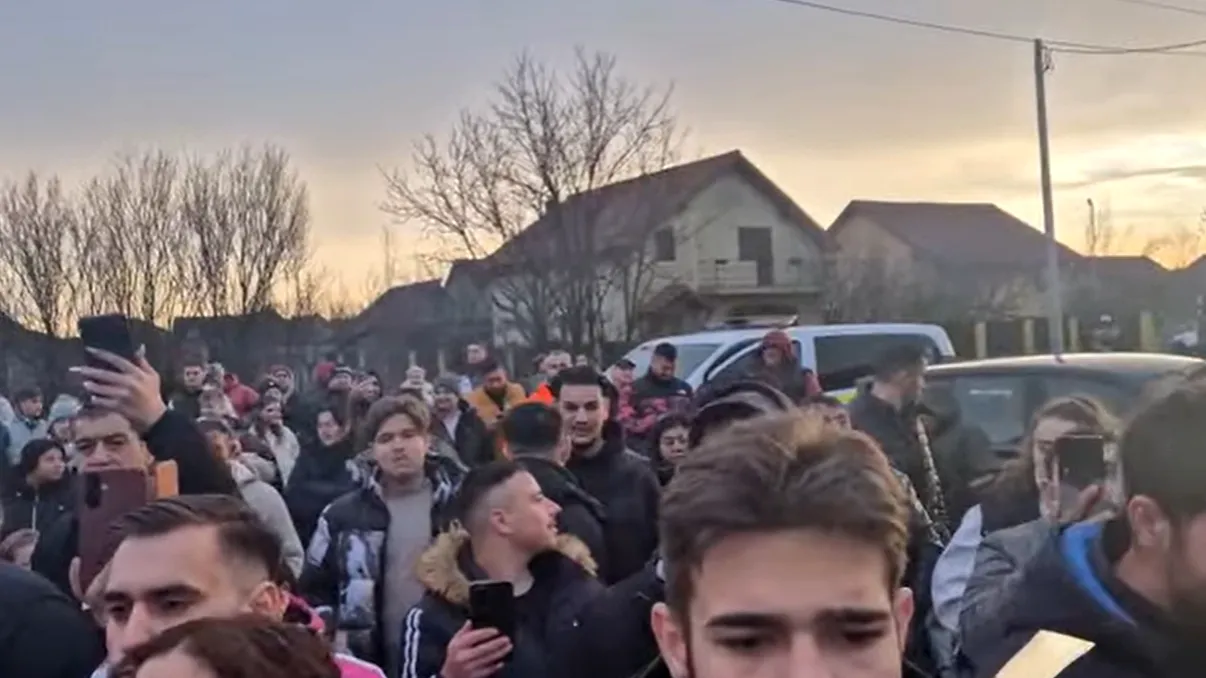 Părinții din satul Sânmihaiu Român, revoltați că băiatul de 13 ani care l-a ucis pe Mario a fost adus la ei în localitate: trebuie să se facă ceva, el e liber și copiii noștri se duc în mormânt