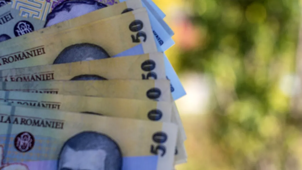 Salariul mediu net în România a crescut. Domeniul neaşteptat în care s-a înregistrat cea mai mare creştere
