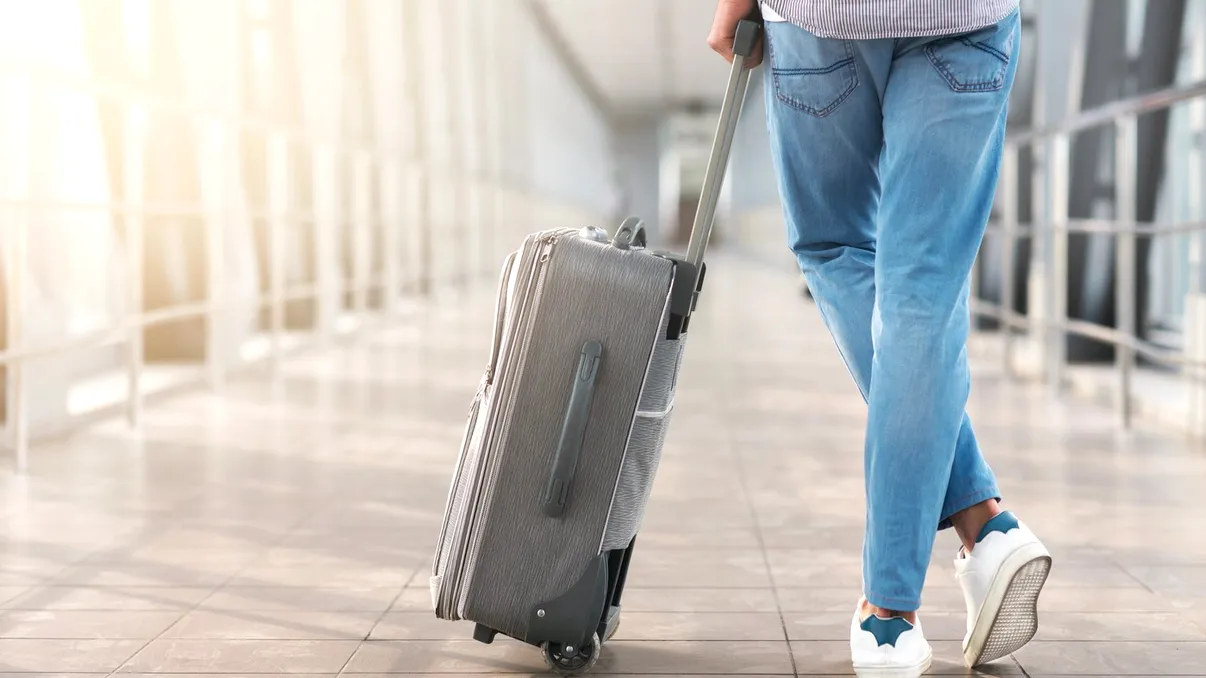 Schimbări importante pentru călătoriile cu avionul. Bagaj de mână gratuit până la 7 kg, fără costuri suplimentare. Noile reguli