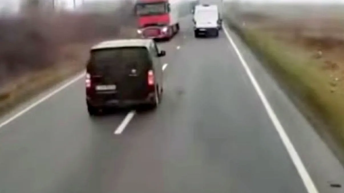 Unul dintre supraviețuitorii accidentului din Timiș, noi dezvăluiri despre primele clipe de după teribilul impact: “Am ieșit pe trapă, mama m-a salvat”