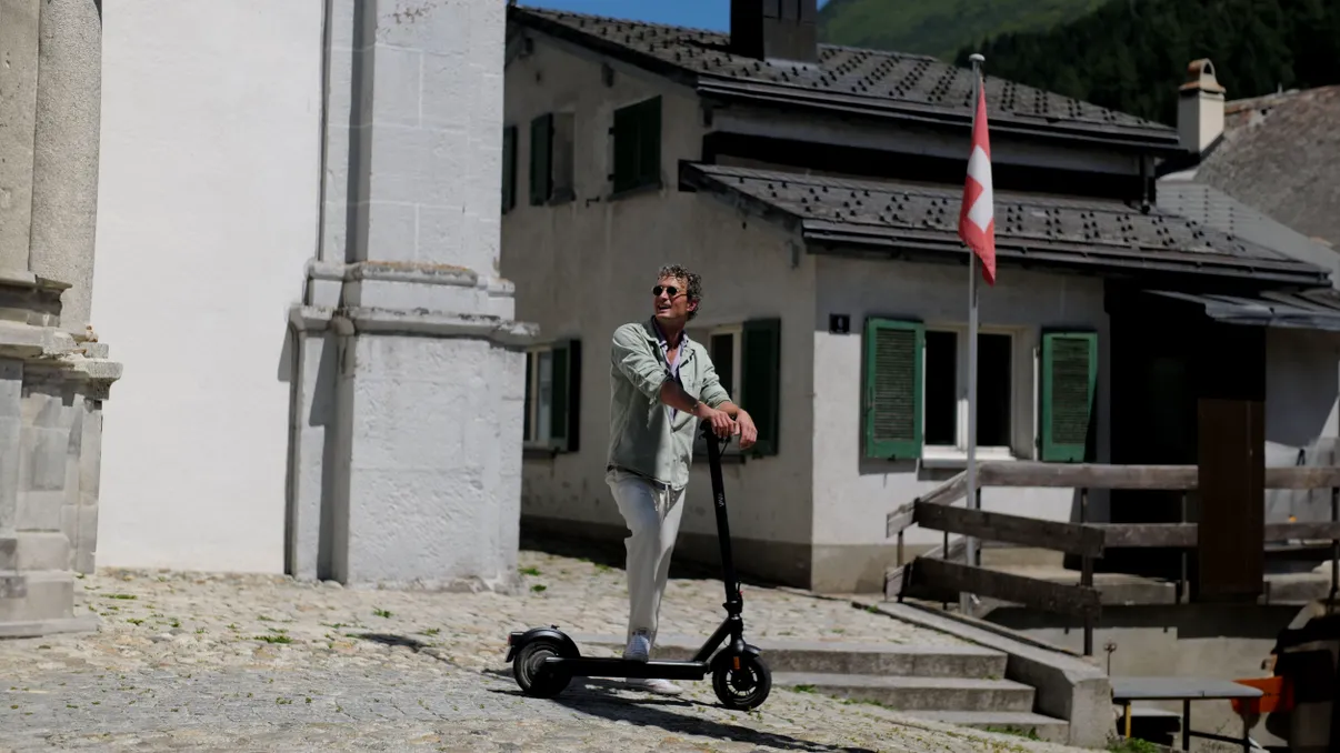 De ce ai vrea o trotinetă care merge cu 80 de kilometri pe oră - Elvețienii de la VMAX au anunțat trei modele surprinzătoare din fibră de carbon