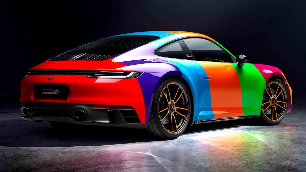 Porsche ar putea elimina vopseaua clasică: Caroseriile care își schimbă culoarea în funcție de purtător, dezvăluite într-un brevet