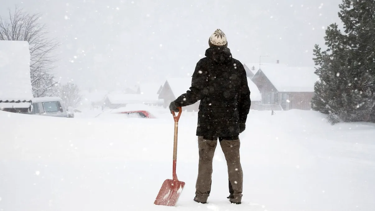 Cod galben de ceață, ninsori și polei. Vreme capricioasă în toată țara, inclusiv în București