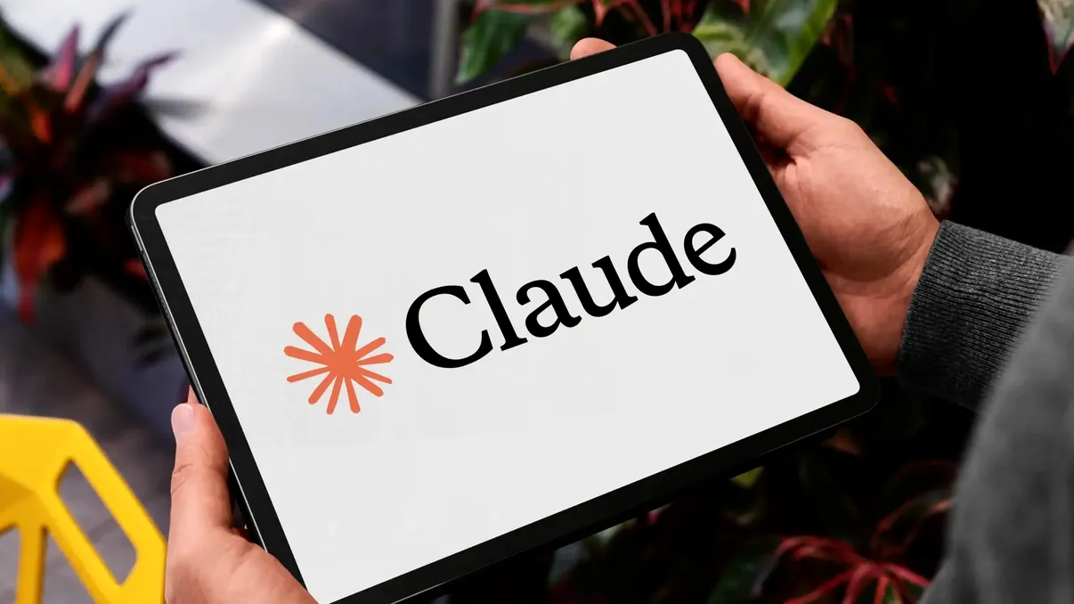 Claude începe să-ți folosească Mac-ul: pasul Anthropic care mută AI-ul din chat direct pe calculatorul tău