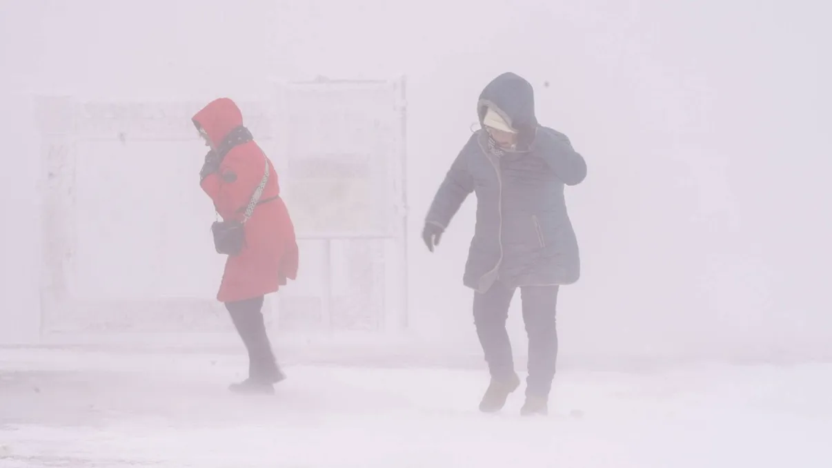 Avertizare meteo severă: Cod roșu de vânt puternic până în noaptea de joi spre vineri. Zonele vizate