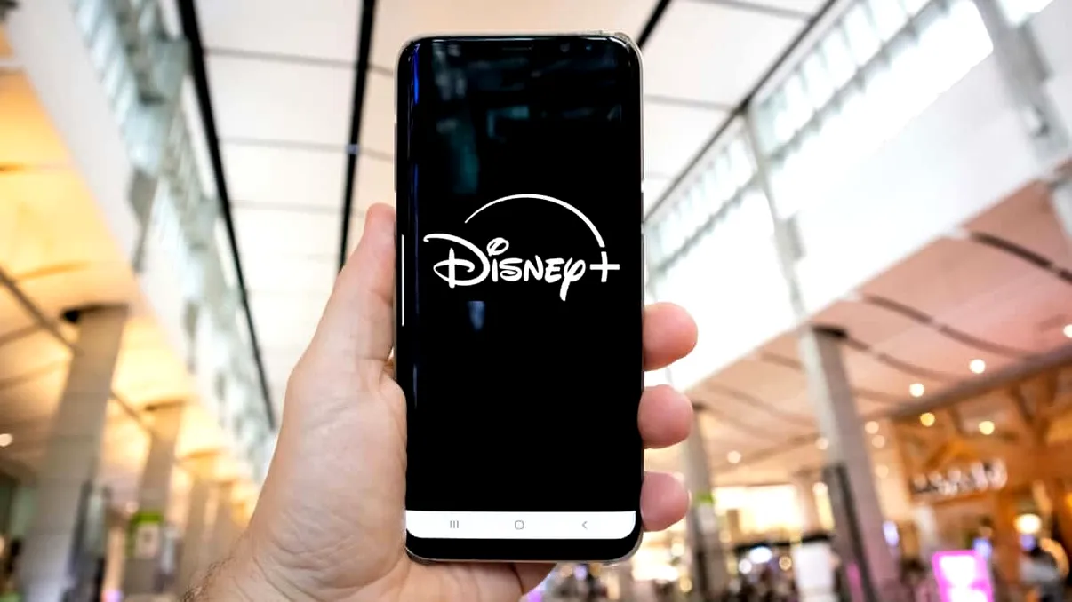 Disney+ aduce videoclipuri verticale în stil TikTok, ca să atragă copiii și adolescenții