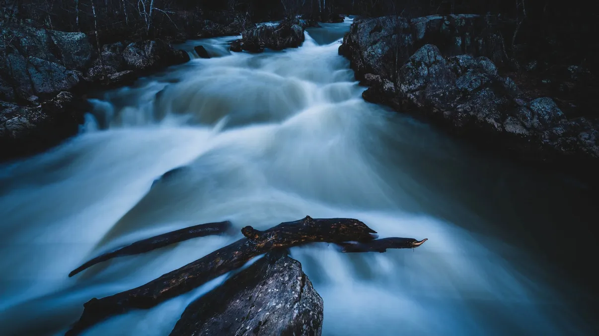 Cum obții cadre lungi cu efect pe apă: filtre ND, timpi lungi și declanșare cu întârziere