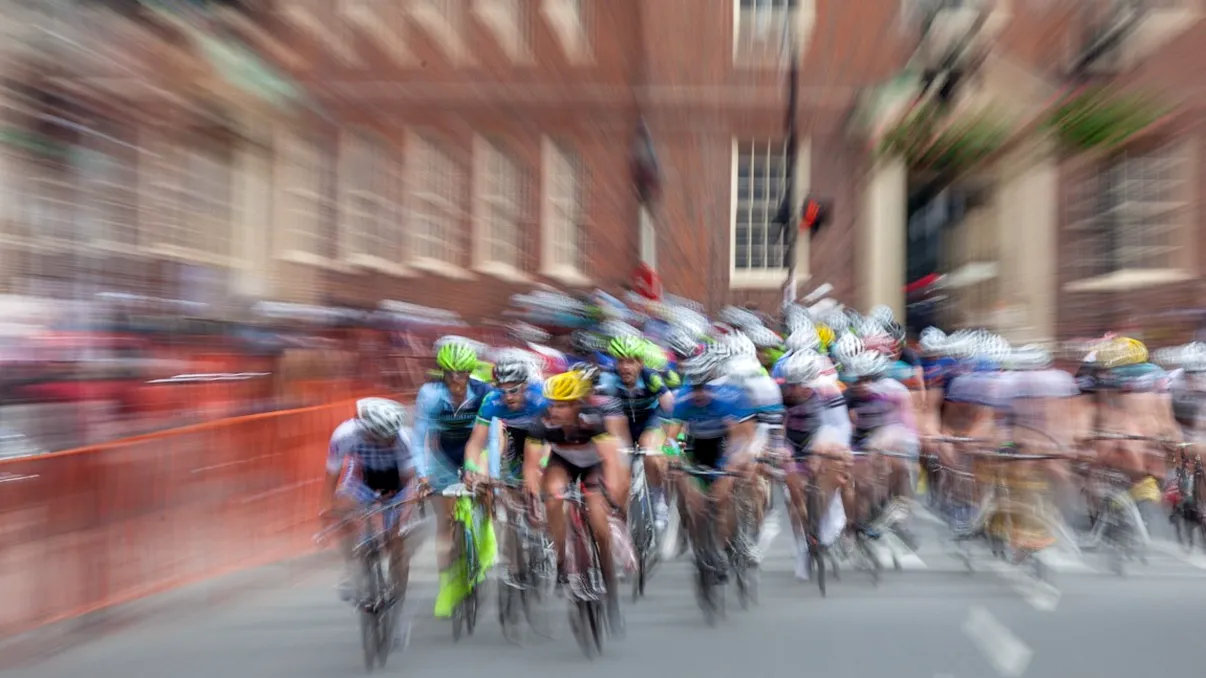 Cum faci fotografii sport fără blur: urmărire subiect, limitatoare AF și rafală eficientă