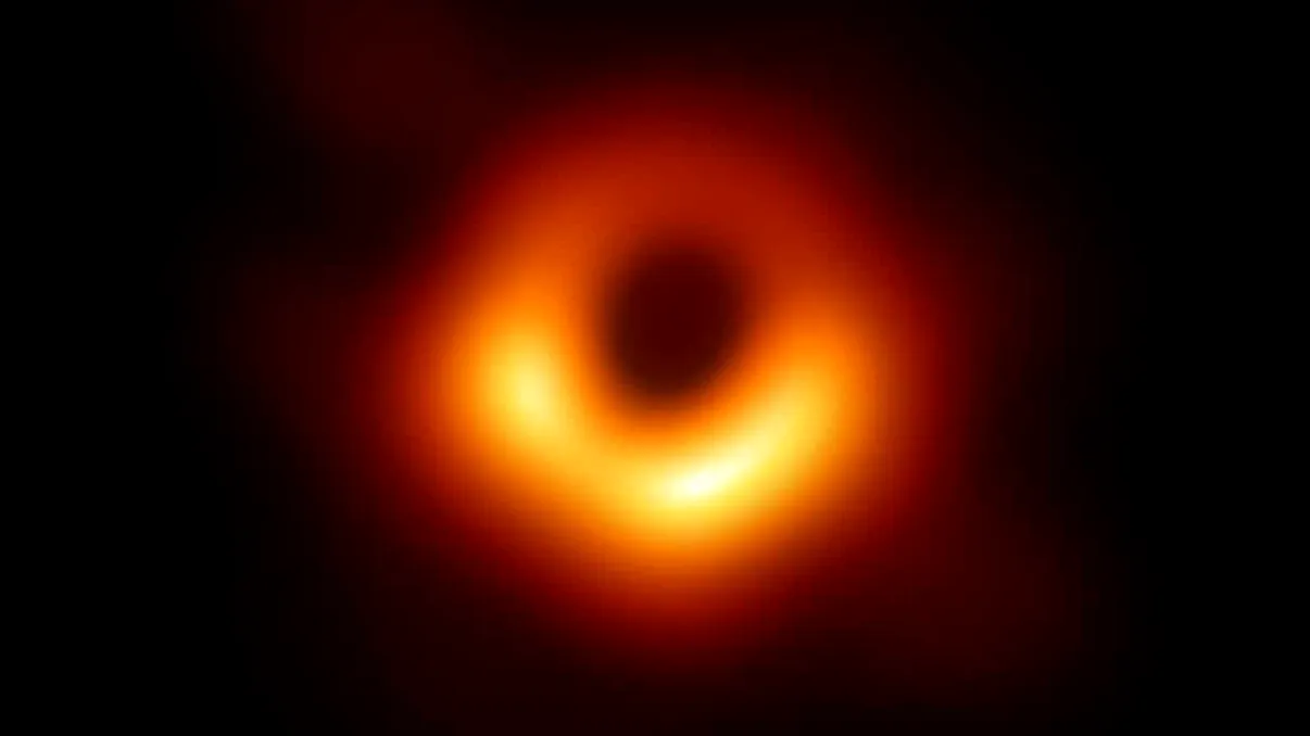 Filmul găurii negre din M87: de la „monstru cosmic” la laboratorul suprem al universului