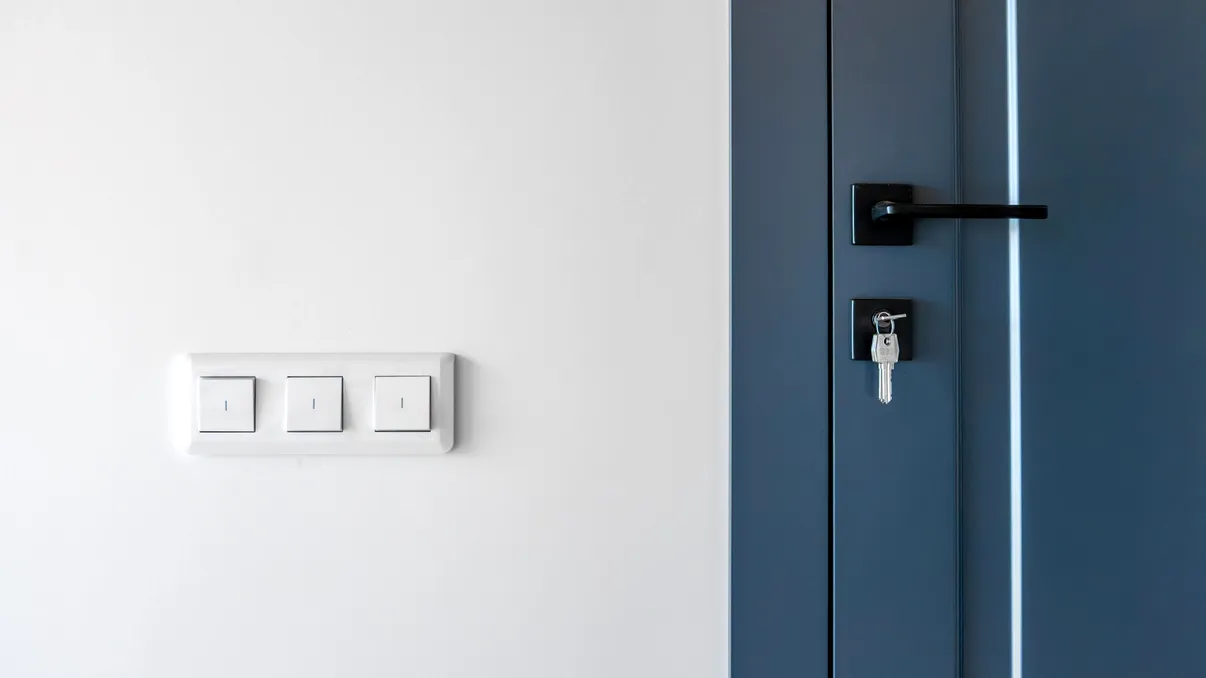 De ce se îngălbenesc întrerupătoarele și cum le faci să arate ca noi