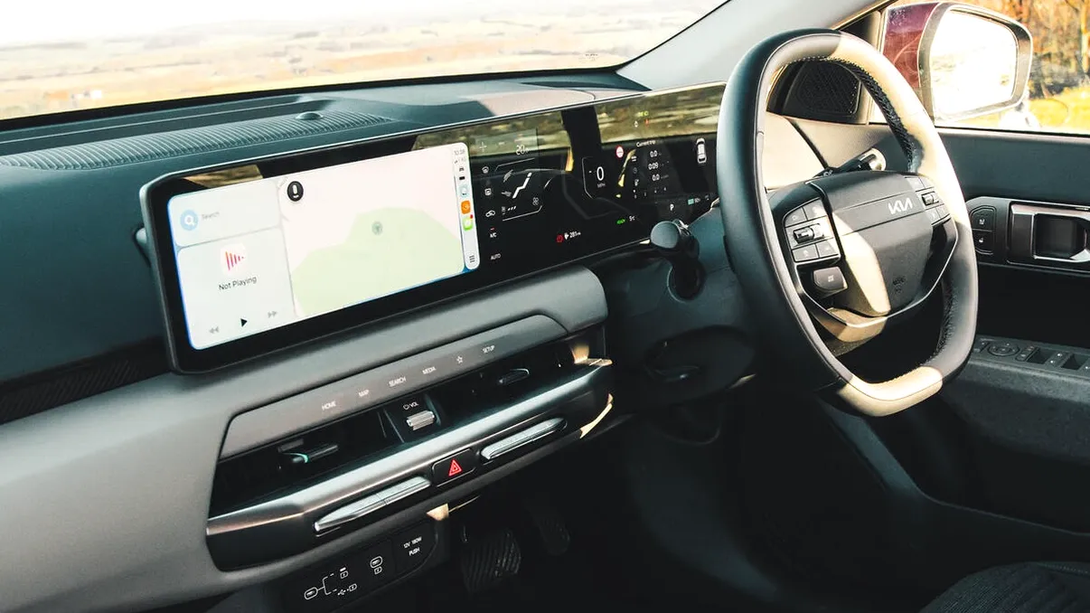 Kia păstrează butoanele fizice în mașinile viitorului, în ciuda extinderii tehnologiei digitale