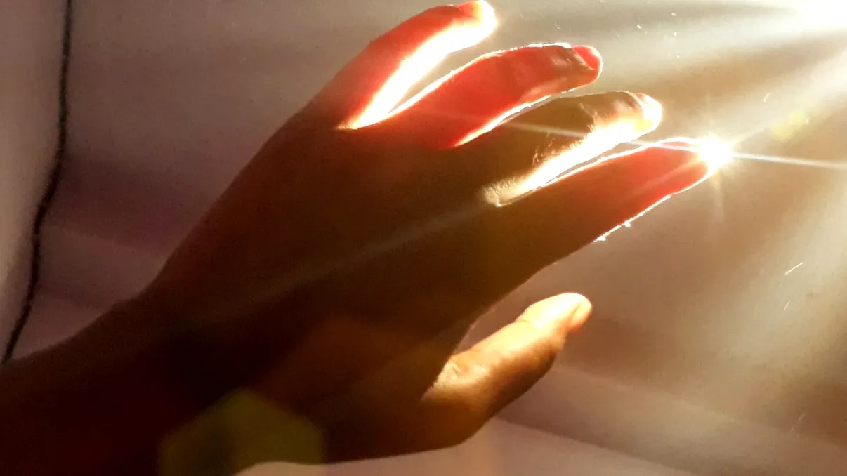 Corpul ar emite o lumină extrem de slabă care dispare la moarte, arată un studiu