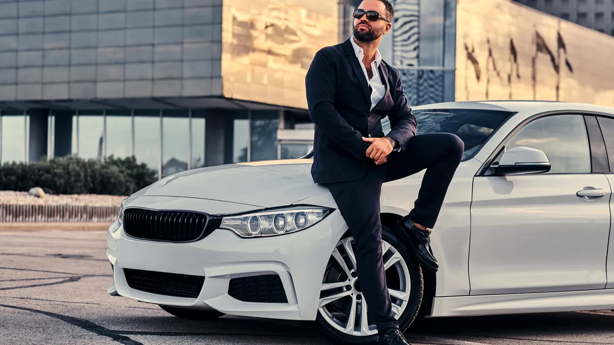 Românii care și-au luat mașini de lux fără să justifice veniturile, verificaţi de ANAF. Cele mai scumpe autoturisme cumpărate cu banii jos