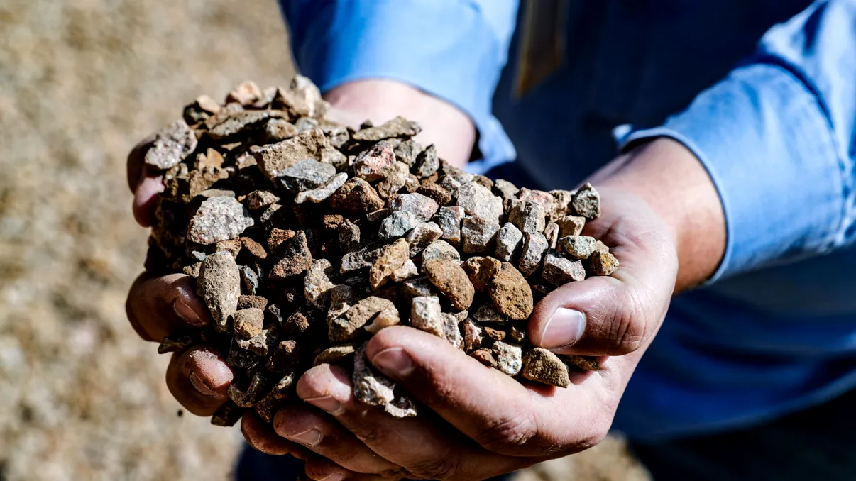 România și miza metalelor rare: trei proiecte miniere, 615 milioane de euro și șansa de a urca în lanțul valoric european