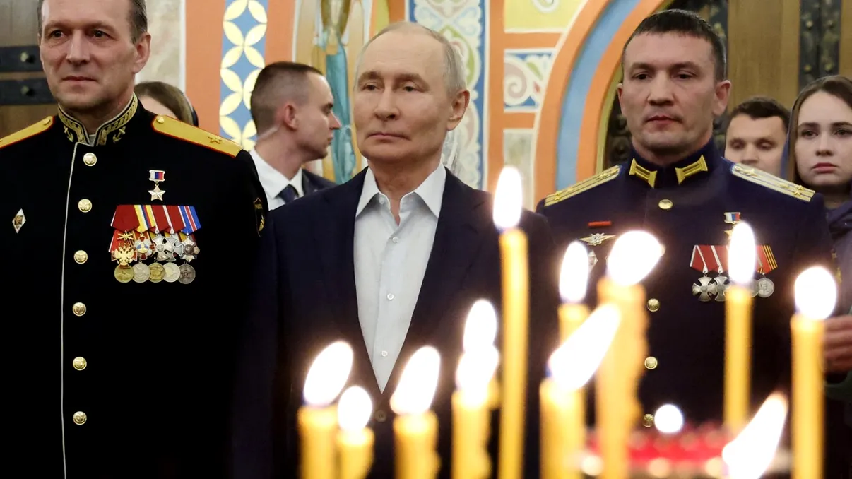 Vladimir Putin, apariție îngrijorătoare la slujba de Crăciun. Mesajul transmis de președintele rus: „Luminează lumea cu bunătate și iubire”