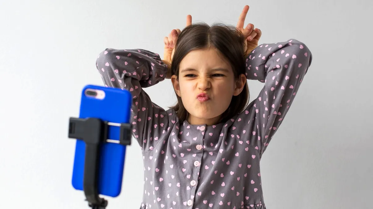 Raed Arafat, despre limitarea accesului copiilor şi adolescenţilor pe reţelele de socializare, după cazul 