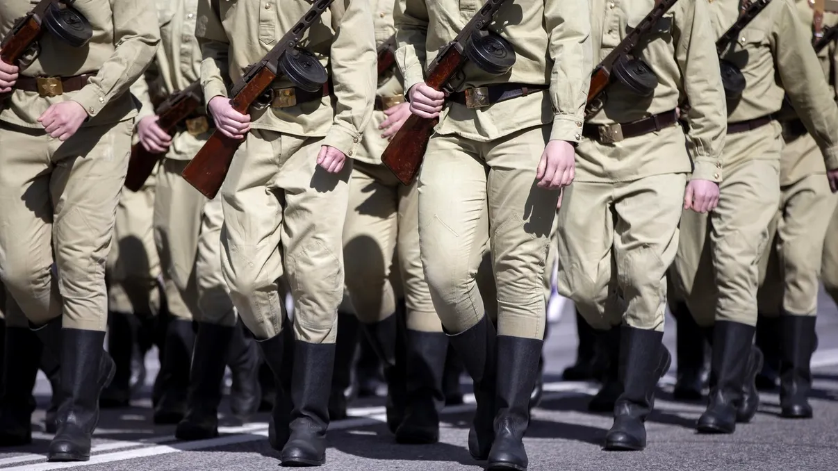 Val de violență în Rusia după permisiile de pe front. Femeile, principalele victime. Presa independentă vorbește despre un val de femicide